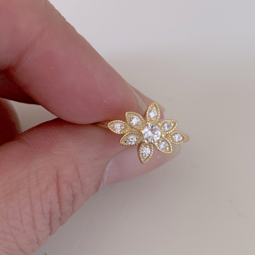 The Flower Ring | 14k Gold Plated - Picture 4 of 5